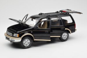 Ford Expedition Eddie Bauer ブラック UT Models 1:18 22710 メタル - 画像 3/7