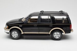 Ford Expedition Eddie Bauer ブラック UT Models 1:18 22710 メタル - 画像 5/7