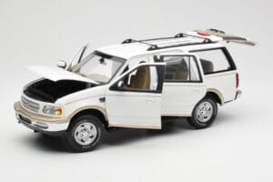 Ford Expedition Eddie Bauer ホワイト UT Models 1:18 22712 メタル - 画像 2/8