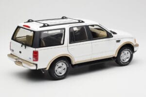Ford Expedition Eddie Bauer ホワイト UT Models 1:18 22712 メタル - 画像 3/8