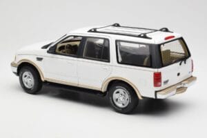 Ford Expedition Eddie Bauer ホワイト UT Models 1:18 22712 メタル - 画像 7/8