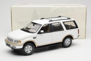 Ford Expedition Eddie Bauer ホワイト UT Models 1:18 22712 メタル - 画像 8/8