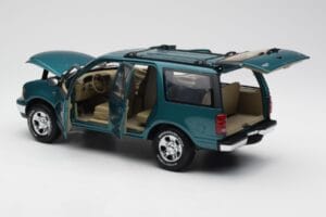 Ford Expedition XLT グリーンメタリック UT Models 1:18 22717 メタル - 画像 5/8
