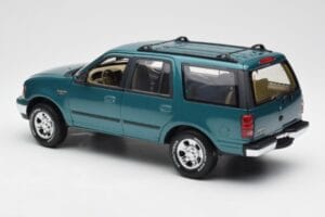 Ford Expedition XLT グリーンメタリック UT Models 1:18 22717 メタル - 画像 7/8