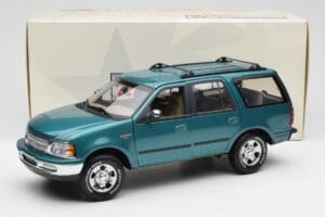 Ford Expedition XLT グリーンメタリック UT Models 1:18 22717 メタル - 画像 8/8