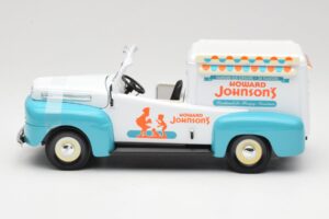 Ford F-1 Howard Johnson's Ice Cream Road Signature 1:18 92229 メタル - 画像 3/6