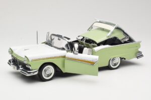 Ford Fairlane Skyliner グリーン & ホワイト Sun Star 1:18 FORD003 メタル - 画像 2/9
