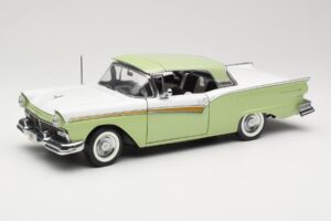 Ford Fairlane Skyliner グリーン & ホワイト Sun Star 1:18 FORD003 メタル - 画像 3/9