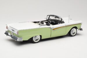 Ford Fairlane Skyliner グリーン & ホワイト Sun Star 1:18 FORD003 メタル - 画像 4/9