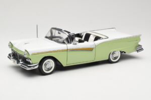 Ford Fairlane Skyliner グリーン & ホワイト Sun Star 1:18 FORD003 メタル