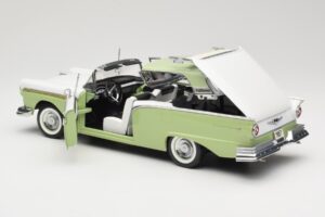 Ford Fairlane Skyliner グリーン & ホワイト Sun Star 1:18 FORD003 メタル - 画像 6/9