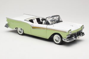 Ford Fairlane Skyliner グリーン & ホワイト Sun Star 1:18 FORD003 メタル - 画像 7/9