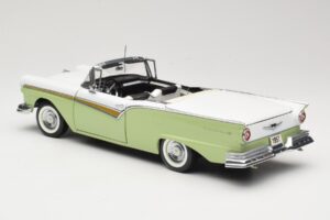 Ford Fairlane Skyliner グリーン & ホワイト Sun Star 1:18 FORD003 メタル - 画像 8/9
