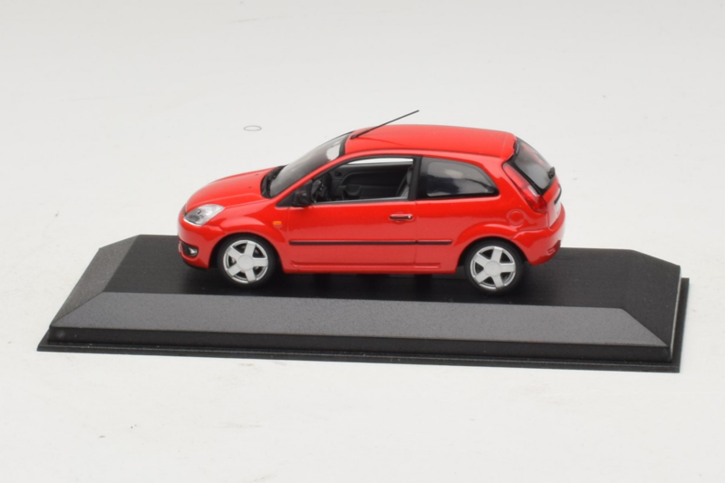 Ford Fiesta Mk5 2-Door レッド Minichamps 1:43 FIESTA004 メタル