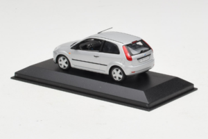 Ford Fiesta Mk5 2-Door シルバー Minichamps 1:43 FIESTA003 メタル - 画像 3/4