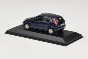 Ford Fiesta Mk5 4-Door ダークブルー Minichamps 1:43 FIESTA001 メタル - 画像 3/4