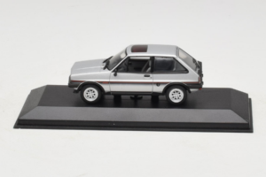 Ford Fiesta XR2 シルバー Minichamps 1:43 400085160 メタル
