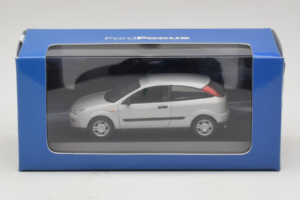 Ford Focus Mk1 3-Door シルバー Minichamps 1:43 FOCUS005 メタル - 画像 5/5