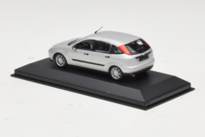 Ford Focus Mk1 シルバー Minichamps 1:43 FOCUS006 メタル - 画像 3/4