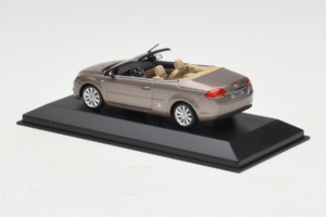 Ford Focus Mk2 CC グレー Minichamps 1:43 FORD005 メタル - 画像 3/4
