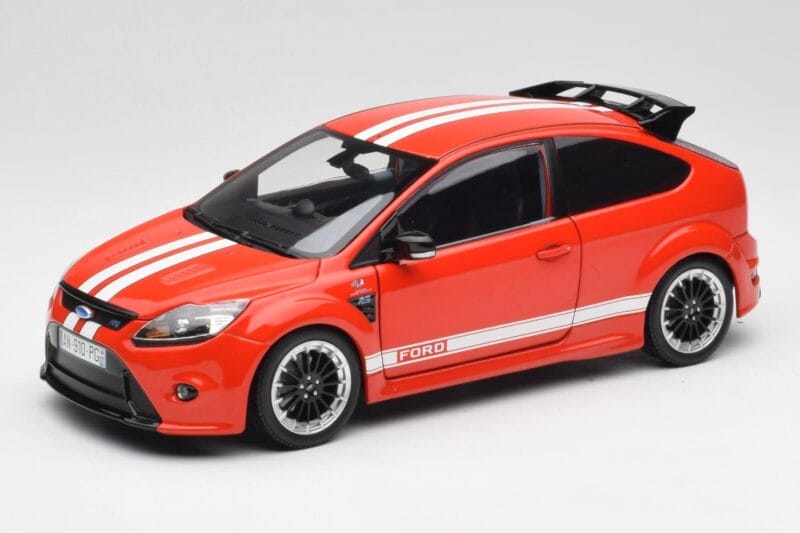 Ford Focus RS LM Classic Edition Race Red 1967 Ford Mk IV Tribute Minichamps 1:18 100080067 メタル