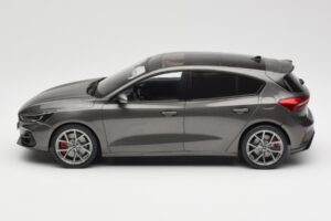 Ford Focus ST Mk4 グレー MCG 1:18 MCG18454 メタル - 画像 3/6