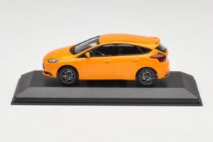 Ford Focus ST Mk3 Tangerine Scream Minichamps 1:43 FOCUS001 メタル