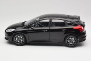 Ford Focus ST Mk2 Panther Black Metallic Minichamps 1:18 110082000 メタル - 画像 4/8