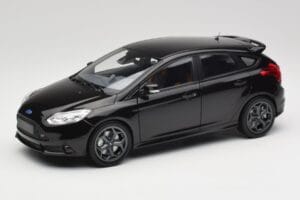 Ford Focus ST Mk2 Panther Black Metallic Minichamps 1:18 110082000 メタル