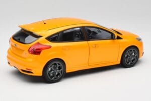 Ford Focus ST Mk2 Tangerine Scream Minichamps 1:18 110082005 メタル - 画像 3/8