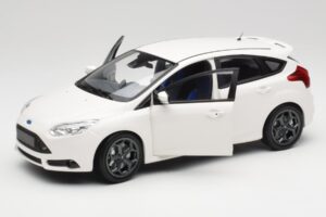Ford Focus ST Mk2 ホワイト Minichamps 1:18 110082004 メタル - 画像 2/8