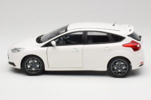 Ford Focus ST Mk2 ホワイト Minichamps 1:18 110082004 メタル - 画像 4/8