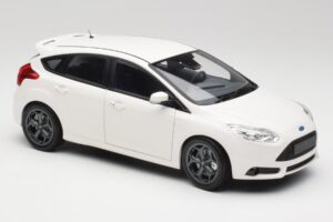 Ford Focus ST Mk2 ホワイト Minichamps 1:18 110082004 メタル - 画像 6/8