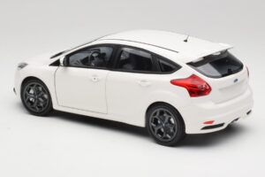 Ford Focus ST Mk2 ホワイト Minichamps 1:18 110082004 メタル - 画像 7/8