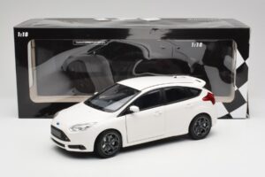 Ford Focus ST Mk2 ホワイト Minichamps 1:18 110082004 メタル - 画像 8/8