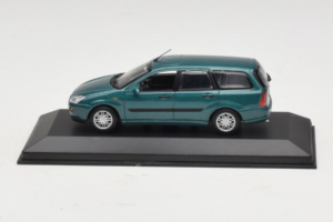 Ford Focus Mk1 Turnier グリーン Minichamps 1:43 FOCUS003 メタル