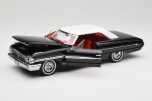 Ford Galaxie 500 ブラック Sun Star 1:18 1442 メタル - 画像 2/8