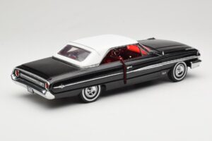 Ford Galaxie 500 ブラック Sun Star 1:18 1442 メタル - 画像 3/8