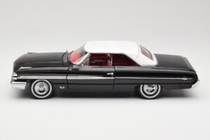Ford Galaxie 500 ブラック Sun Star 1:18 1442 メタル - 画像 4/8