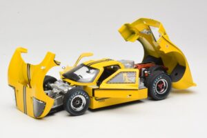 Ford GT40 Mk IV イエロー 1967 Shelby Collectibles 1:18 31414S メタル - 画像 2/8