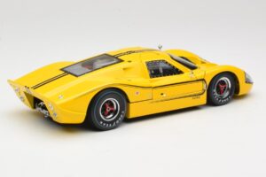 Ford GT40 Mk IV イエロー 1967 Shelby Collectibles 1:18 31414S メタル - 画像 3/8