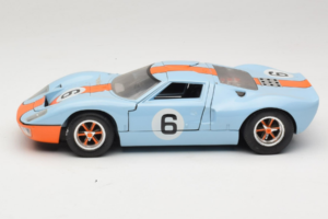 Ford GT40 Gulf #6 J. Ickx / J. Oliver 24 Hours of Le Mans 1969 Revell 1:18 48824 メタル - 画像 4/8