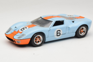 Ford GT40 Gulf #6 J. Ickx / J. Oliver 24 Hours of Le Mans 1969 Revell 1:18 48824 メタル