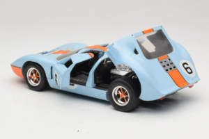 Ford GT40 Gulf #6 J. Ickx / J. Oliver 24 Hours of Le Mans 1969 Revell 1:18 48824 メタル - 画像 5/8