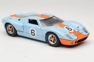 Ford GT40 Gulf #6 J. Ickx / J. Oliver 24 Hours of Le Mans 1969 Revell 1:18 48824 メタル - 画像 6/8