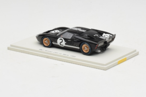 Ford GT40 Mk II #2 B. McLaren / C. Amon Shelby American Winner 24 Hours of Le Mans 1966 Spark 1:43 43LM66-O1 レジン - 画像 3/4