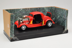 Ford High Tech レッド・ウィズ・フレーム American Muscle 1:18 7726 メタル - 画像 2/4