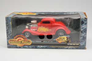 Ford High Tech レッド・ウィズ・フレーム American Muscle 1:18 7726 メタル - 画像 4/4