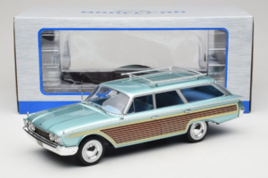 Ford Country Squire ブルー MCG 1:18 MCG18049 メタル - 画像 6/6