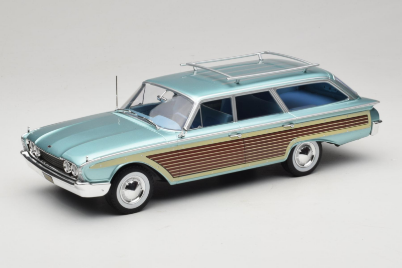 Ford Country Squire ブルー MCG 1:18 MCG18049 メタル